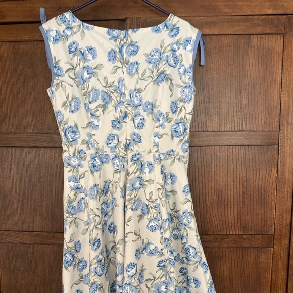 Soft blue floral dress - Picture 3 of 5